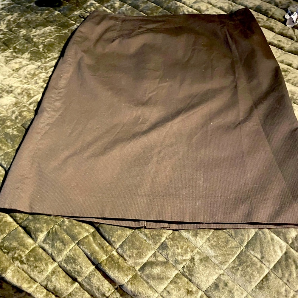 Ribbed brown, lightweight 23” pencil skirt.